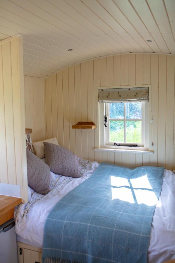 Romantic Secluded Shepherd Hut Hares Rest Southwick  Dış mekan fotoğraf