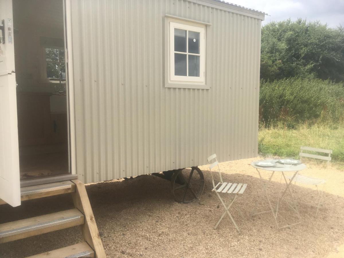 Romantic Secluded Shepherd Hut Hares Rest Southwick  Dış mekan fotoğraf